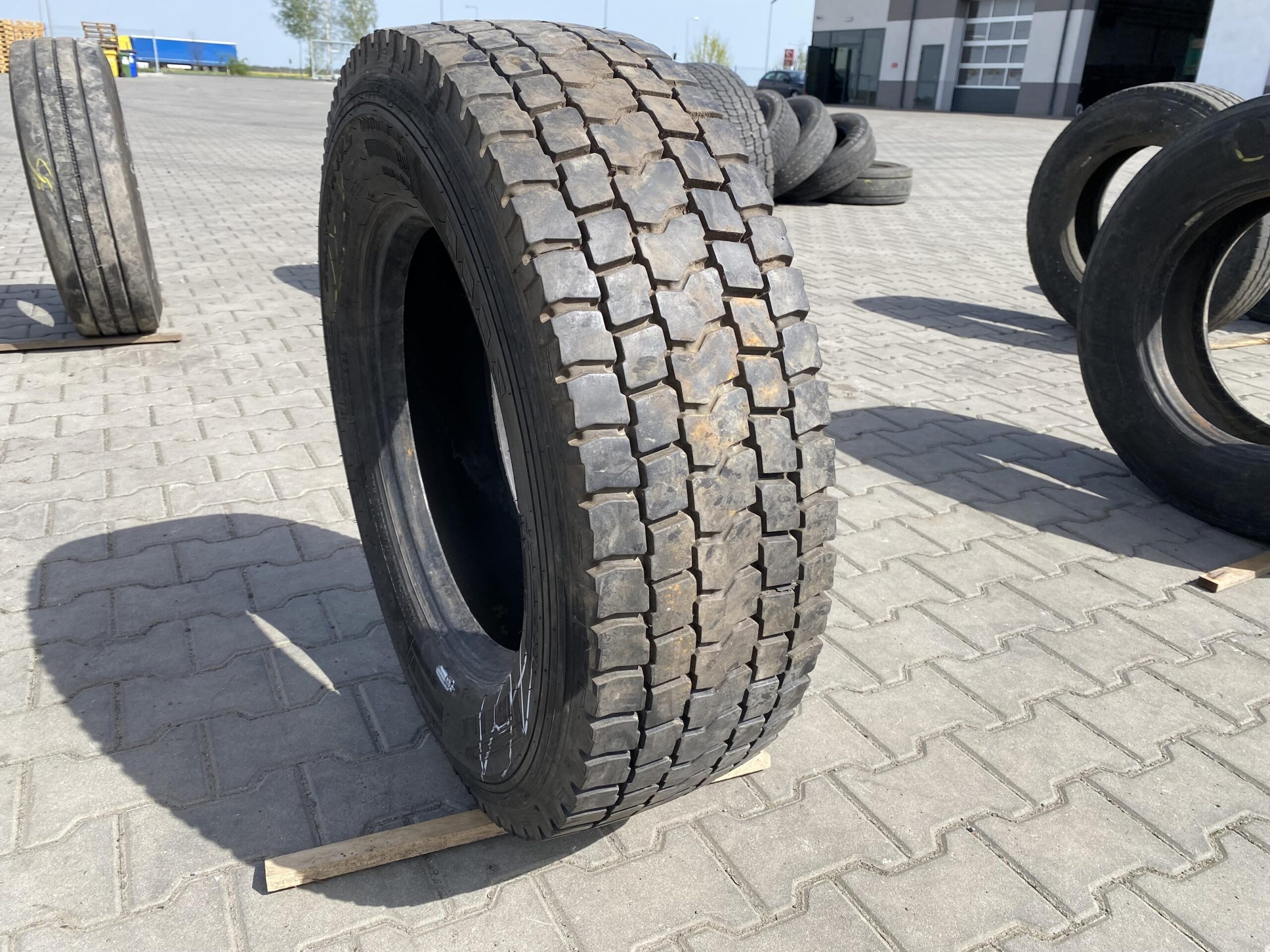 Opona ciężarowa 265/70R19.5 PIRELLI TR:01 / 12-13mm Opona ciężarowa 265/70R19.5 PIRELLI TR:01 / 12-13mm