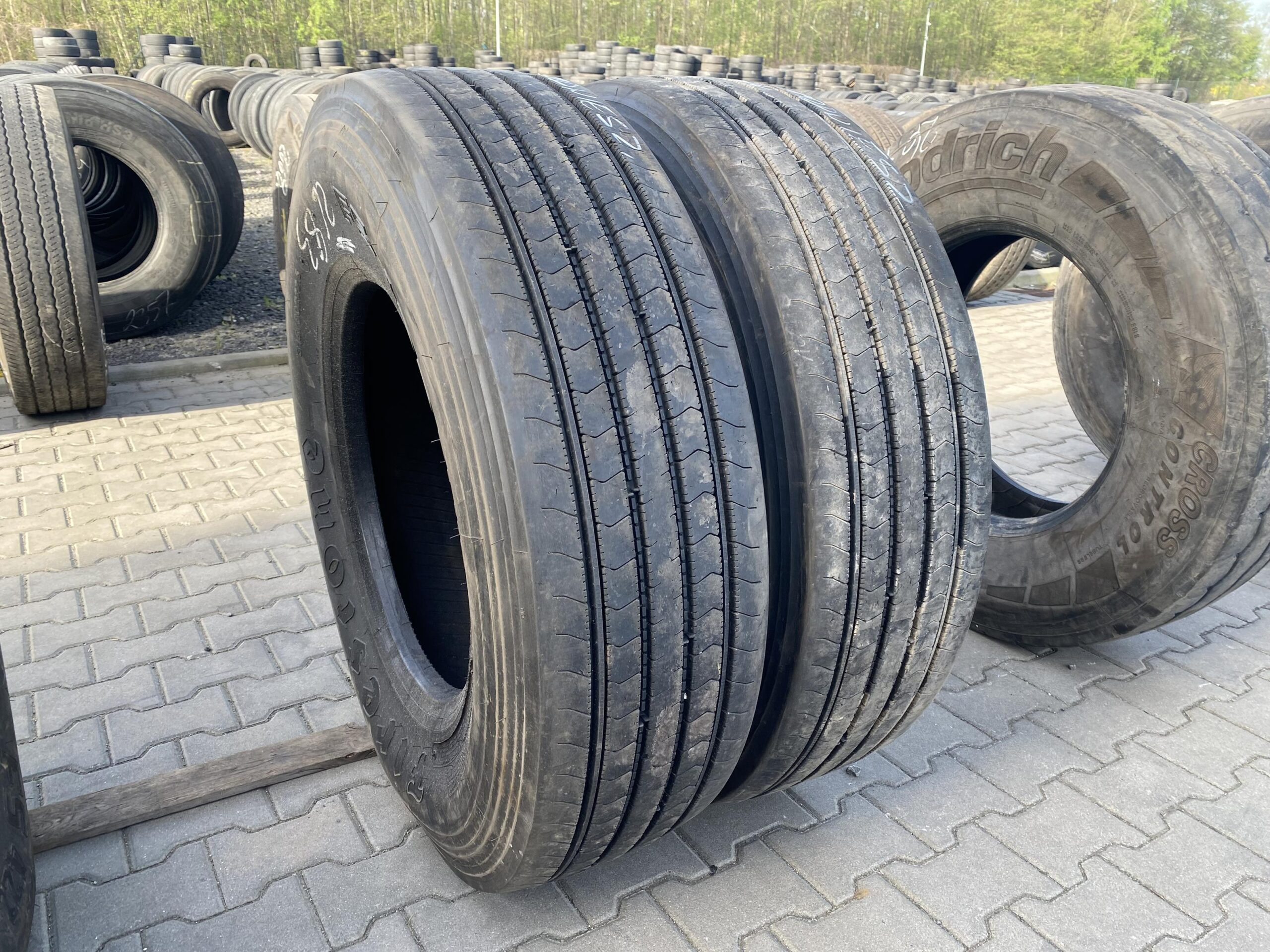 Opony ciężarowe 315/80R22.5 FIRESTONE FS 422 PLUS / 11-12mm Opony ciężarowe 315/80R22.5 FIRESTONE FS 422 PLUS / 11-12mm