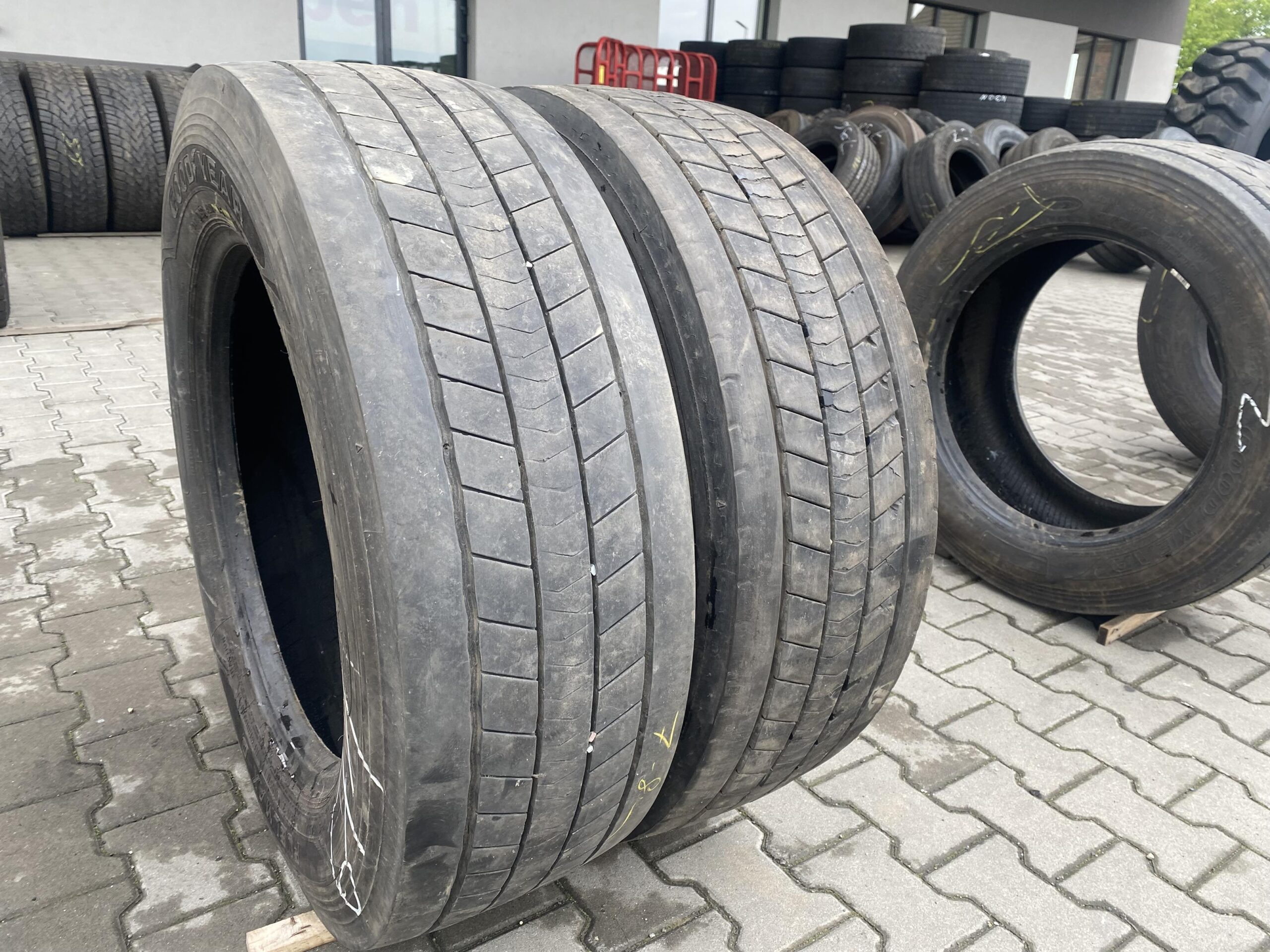 Opony ciężarowe 295/60R22.5 GOODYEAR FUELMAX D / 8-10mm Opony ciężarowe 295/60R22.5 GOODYEAR FUELMAX D / 8-10mm