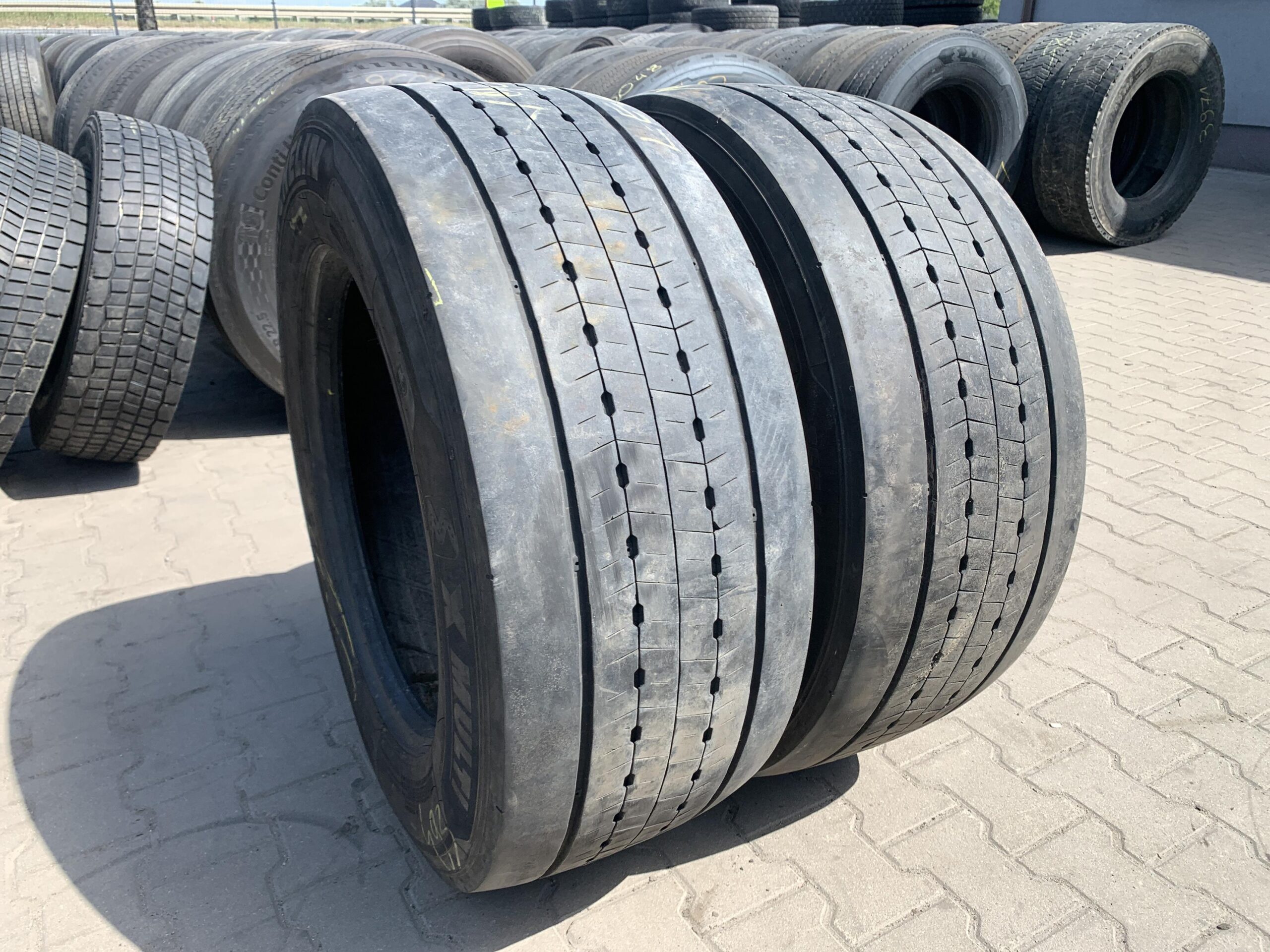 Opona ciężarowa używana 435/50R19.5 FULDA REGIOTONN 3 / 11mm Opony ciężarowe 355/50R22.5 MICHELIN X MULTI Z / 7-9mm