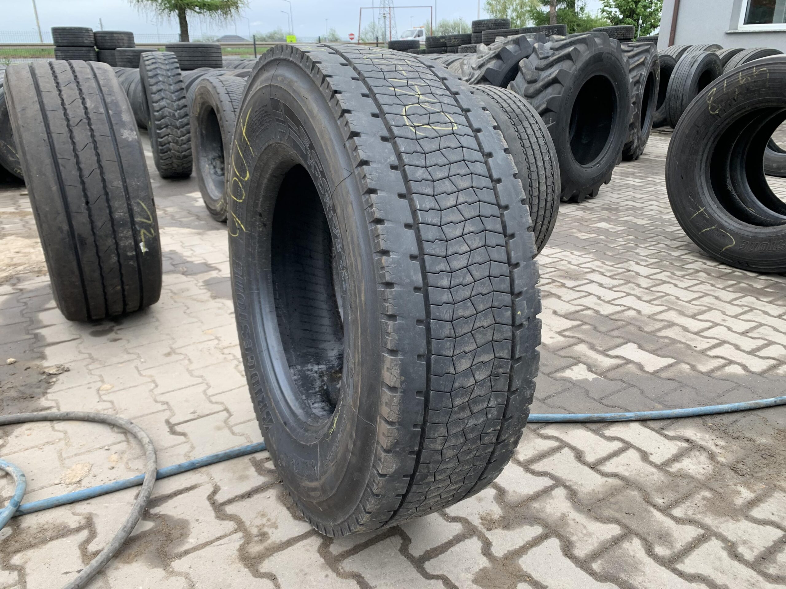 Opona ciężarowa 315/70R22.5 BRIDGESTONE ECOPIA H-DRIVE 002 / 9-11mm Opona ciężarowa 315/70R22.5 BRIDGESTONE ECOPIA H-DRIVE 002 / 9-11mm