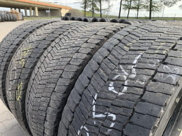 Opony używane do ciężarówki 315/70R22.5 MICHELIN X MULTI D / 8-11mm