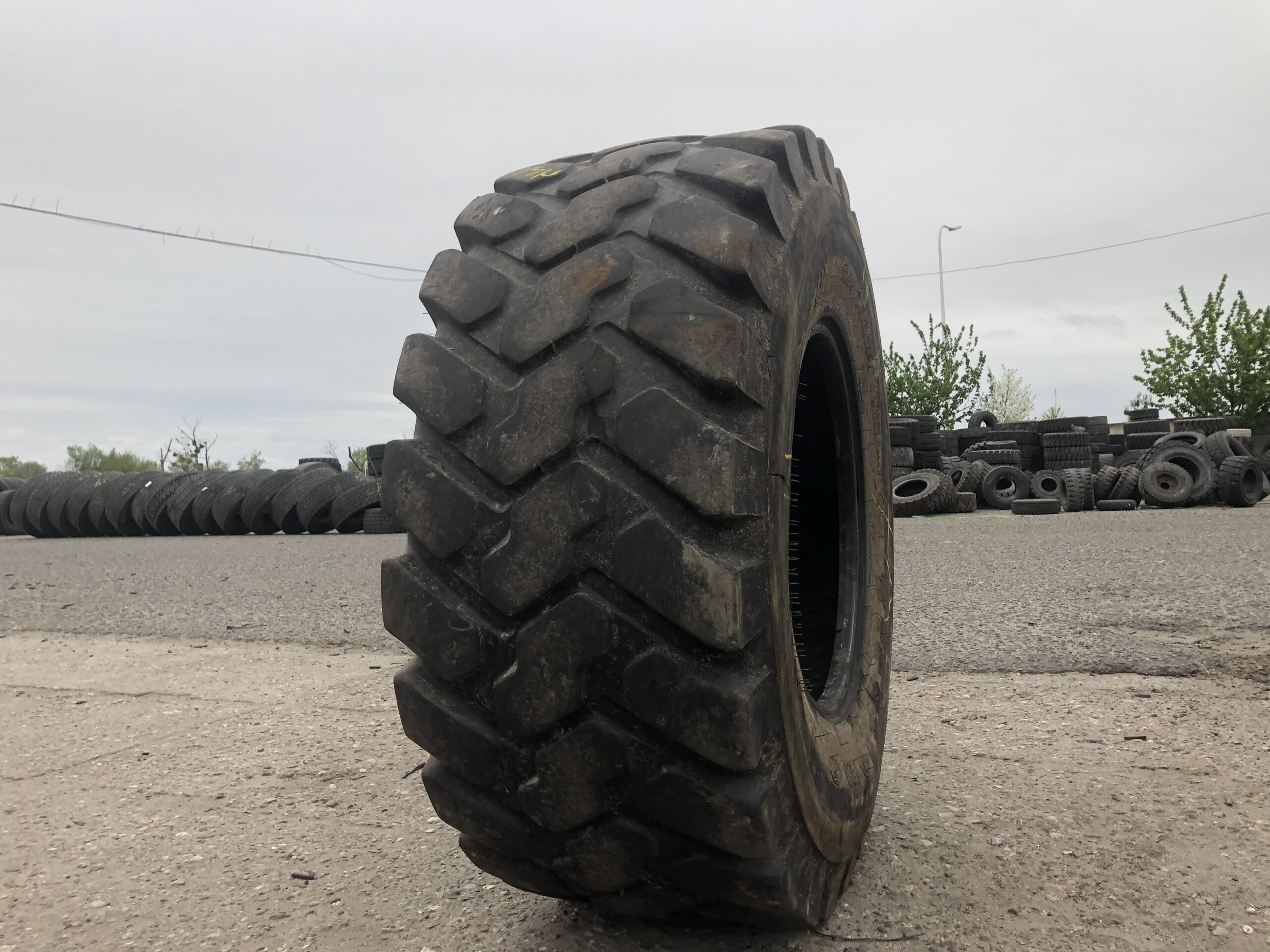 Opona rolnicza uniwersalna 500/70R24 FIRESTONE UTILITY / 40% bieżnika Opona rolnicza uniwersalna 500/70R24 FIRESTONE UTILITY / 40% bieżnika
