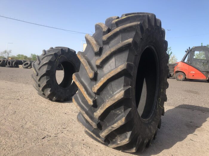 Opona do maszyn rolniczych 540/65R30 TRELLEBORG TM800 / 90% bieżnika