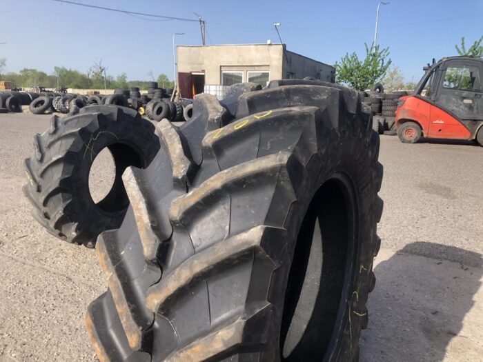 Opona do maszyn rolniczych 540/65R30 TRELLEBORG TM800 / 90% bieżnika
