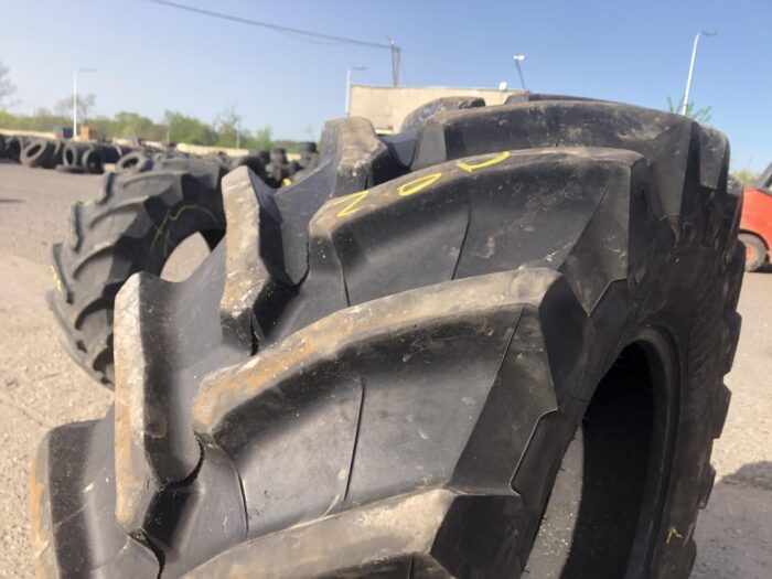 Opona do maszyn rolniczych 540/65R30 TRELLEBORG TM800 / 90% bieżnika
