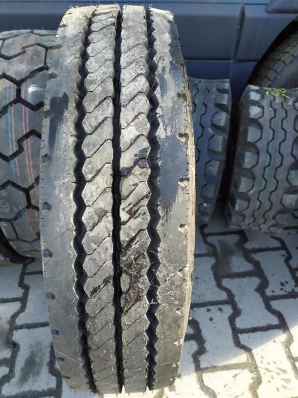  Opony ciężarowe 9.5R17.5 KUMHO KRA01 /  100% BIEŻNIKA