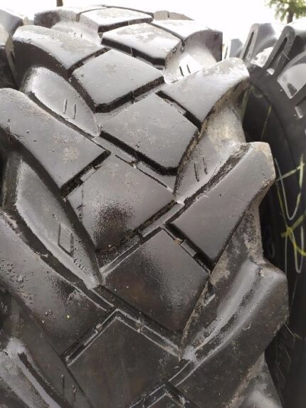 Opona przemysłowa .  12.5-20 BKT , MITAS