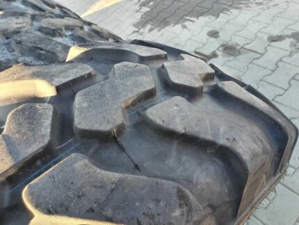 Opona przemysłowa SP T 405/70R18 MITAS EM-01 , DUNLOP SP T9 / 85-90% BIEŻNIKA