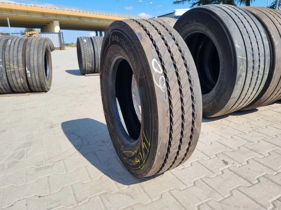 Opony ciężarowe 245/70R17.5 UNIROYAL TH40 / 11-12mm Opony ciężarowe 245/70R17.5 UNIROYAL TH40 / 11-12mm