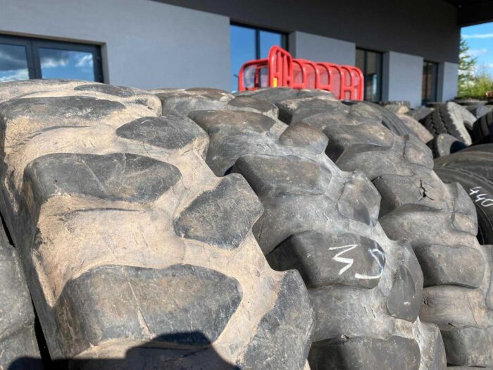 Opona do koparki kołowej 10.00-20 MITAS EM NB38 / 40-50% Bieżnika