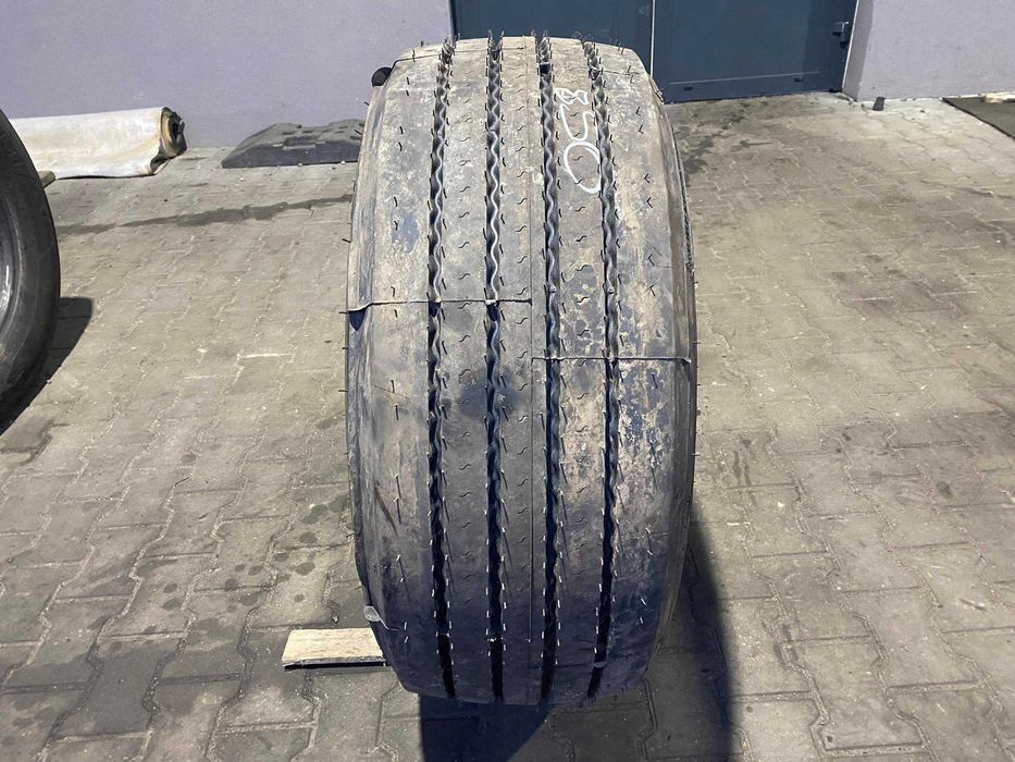 Opona używana do ciężarówki 385/55R22.5 BIEŻNIKOWANA TYP MICHELIN XTA2 / 100% BIEŻNIKA Opona używana do ciężarówki 385/55R22.5 BIEŻNIKOWANA TYP MICHELIN XTA2 / 100% BIEŻNIKA