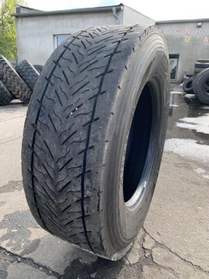  Opona używana do ciężarówki 315/70R22.5 GOODYEAR KMAX D / 8-10mm