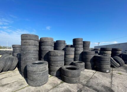 Opony używane do ciężarówki 295/55R22.5 CONTINENTAL CONTI ECOPLUS HD3 / pogłębiane duża ilość