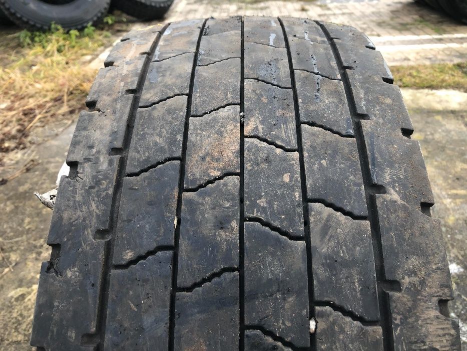 Opona używana do ciężarówki 295/55R22.5 CONTINENTAL CONTI HYBRID HD3 / 5-7mm Opona używana do ciężarówki 295/55R22.5 CONTINENTAL CONTI HYBRID HD3 / 5-7mm