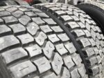 Opony używane do ciężarówki 295/60R22.5 BIEŻNIKOWANA BANDAG BDR-ASD / 18-19mm