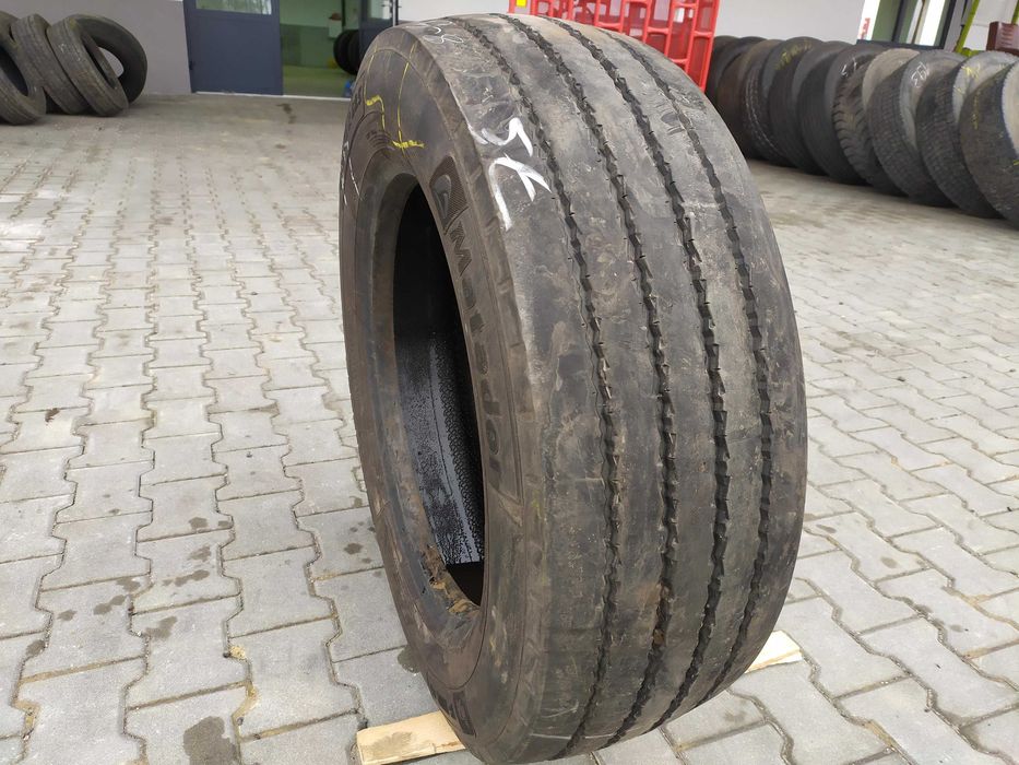 Opona używana do ciężarówki 295/60R22.5 MATADOR F HR 4 / 8-9mm Opona używana do ciężarówki 295/60R22.5 MATADOR F HR 4 / 8-9mm