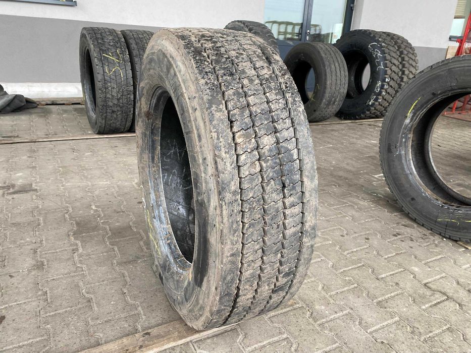 Opona używana do ciężarówki 295/60R22.5 BIEŻNIKOWANA RECAMIC XZU3 / 16-18mm Opona używana do ciężarówki 295/60R22.5 BIEŻNIKOWANA RECAMIC XZU3 / 16-18mm