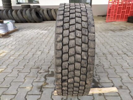 Opona używana do ciężarówki 295/60R22.5 BIEŻNIKOWANA TYP BRIDGESTONE R-DRIVE 001 / 10-12 mm