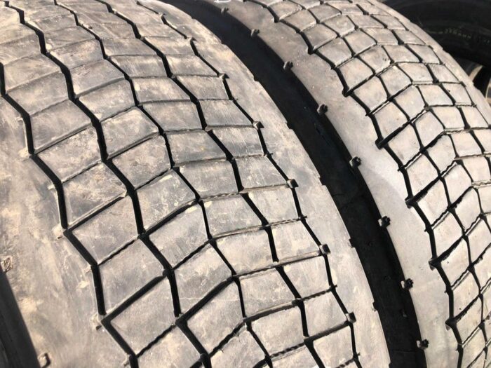 Opony używane do ciężarówki 295/60R22.5 BIEŻNIKOWANA TYP CONTINENTAL HD HYBRID / 10-12mm