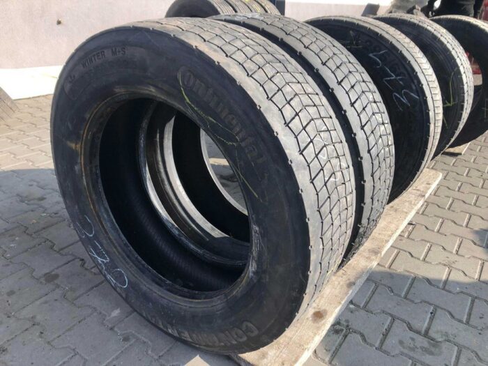 Opony używane do ciężarówki 295/60R22.5 BIEŻNIKOWANA TYP CONTINENTAL HD HYBRID / 10-12mm