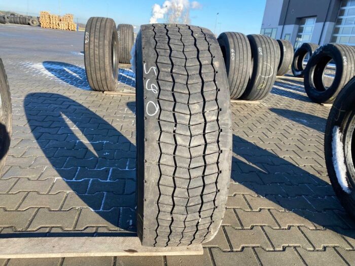 Opona używana do ciężarówki 295/60R22.5 BIEŻNIKOWANA TYP CONTINENTAL HD HYBRID / 10-12mm