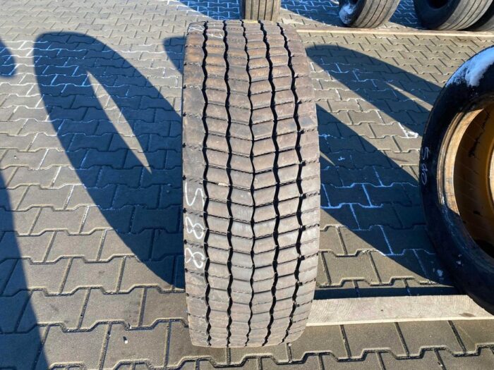 Opona używana do ciężarówki 295/60R22.5 BIEŻNIKOWANA TYP CONTINENTAL HD HYBRID / 15-17mm