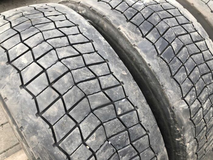 Opony używane do ciężarówki 295/60R22.5 BIEŻNIKOWANA TYP CONTINENTAL HD HYBRID / 10mm
