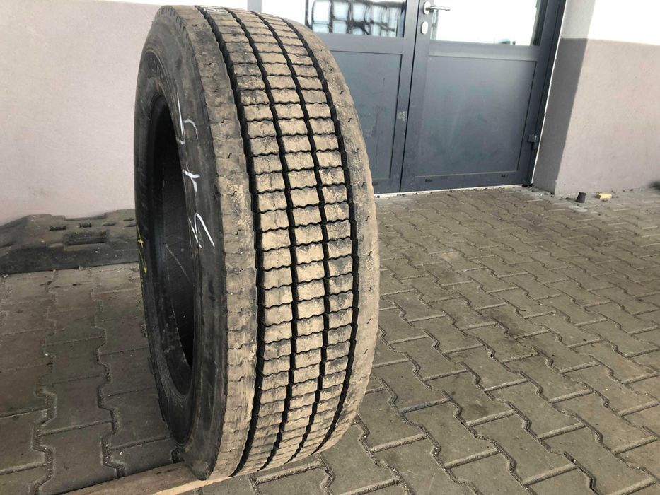 Opona używana do ciężarówki 295/60R22.5 BIEŻNIKOWANA RECAMIC TYP MICHELIN XZU3 / 17-18mm Opona używana do ciężarówki 295/60R22.5 BIEŻNIKOWANA RECAMIC TYP MICHELIN XZU3 / 17-18mm