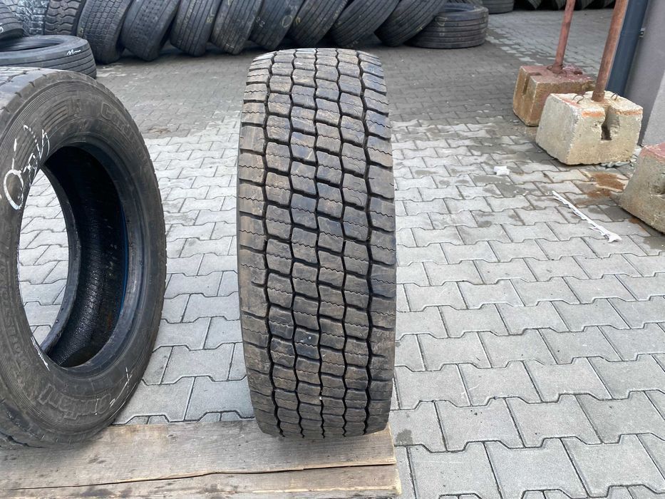 Opona używana do ciężarówki 295/60R22.5 BIEŻNIKOWANA RECAMIC TYP MICHELIN XW4S / 16-17mm Opona używana do ciężarówki 295/60R22.5 BIEŻNIKOWANA RECAMIC TYP MICHELIN XW4S / 16-17mm
