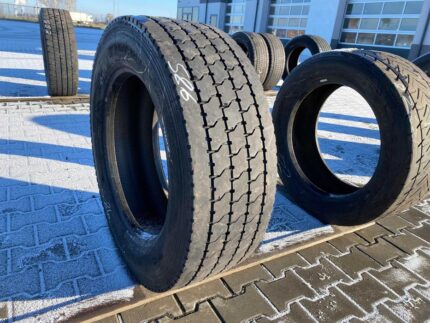  Opona używana do ciężarówki 295/60R22.5 YOKOHAMA TY517E / 8-9mm