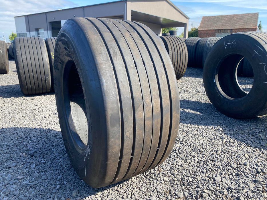 Opona używana do ciężarówki 435/50R19.5 PIRELLI ST:01 NEVERENDING ENERGY / 8-9mm Opona używana do ciężarówki 435/50R19.5 PIRELLI ST:01 NEVERENDING ENERGY / 8-9mm