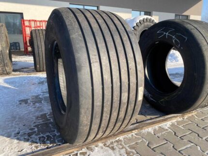  Opona używana do ciężarówki 435/50R19.5 PIRELLI ST:01 / 10mm