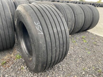  Opona używana do ciężarówki 435/50R19.5 PIRELLI ST:01 / 10mm