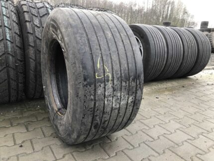  Opona używana do ciężarówki 435/50R19.5 PIRELLI ST:01 / 4-7mm