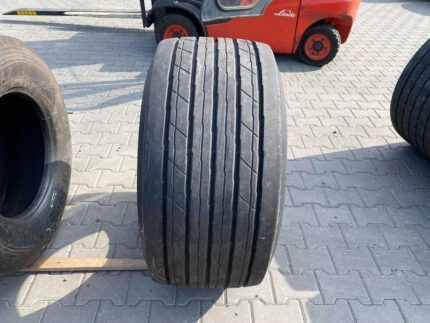  Opona używana do ciężarówki 435/50R19.5 GOODYEAR KMAX T / 13-14mm