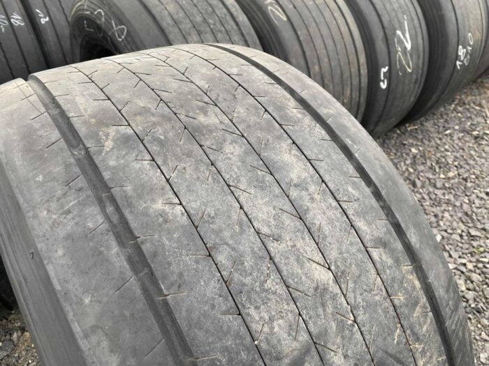 Opona używana do ciężarówki 435/50R19.5 GOODYEAR FUELMAX T / 9-10mm
