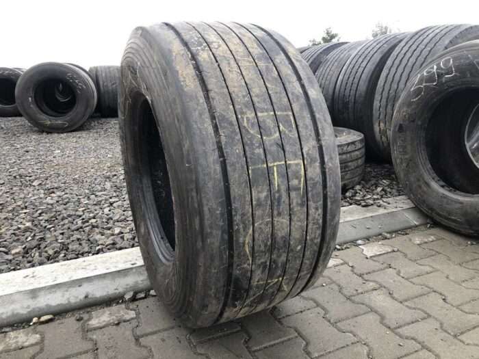 Opona używana do ciężarówki 435/50R19.5 GOODYEAR FUELMAX T / 8-9mm