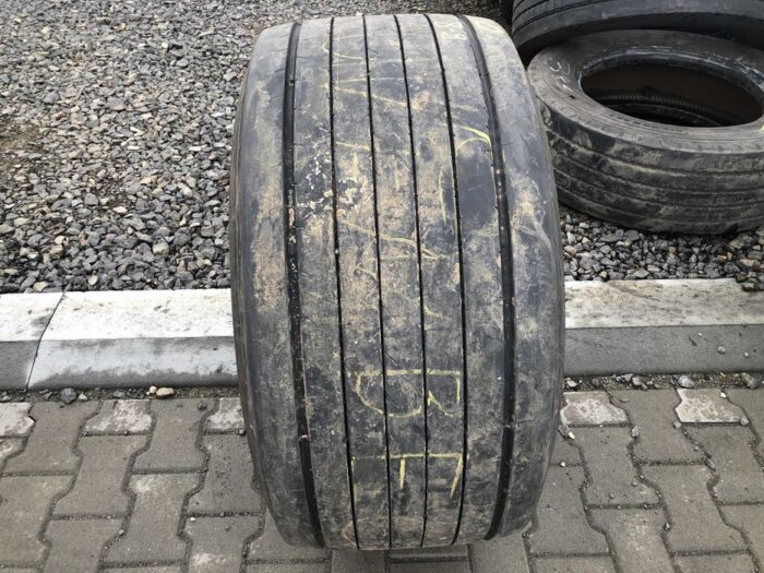 Opona używana do ciężarówki 435/50R19.5 GOODYEAR FUELMAX T / 8-9mm