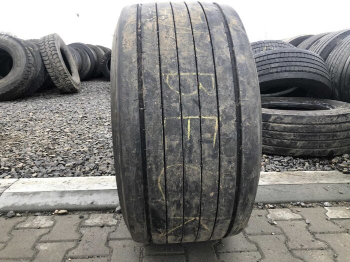 Opona używana do ciężarówki 435/50R19.5 GOODYEAR FUELMAX T / 8-9mm