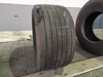  Opona używana do ciężarówki 435/50R19.5 DUNLOP SP252 / 5-6mm