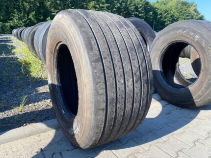  Opona używana do ciężarówki 435/50R19.5 DUNLOP SP252 / 9-10mm