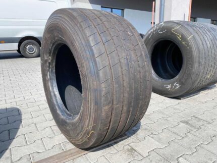  Opona używana do ciężarówki 435/50R19.5 DUNLOP SP247 / 11-12mm