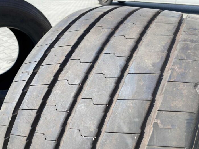 Opona używana do ciężarówki 435/50R19.5 DUNLOP SP247 / 11-12mm