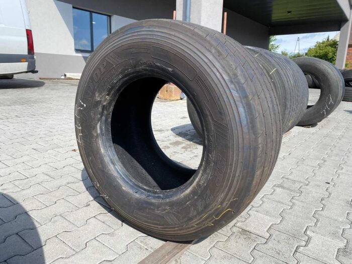 Opona używana do ciężarówki 435/50R19.5 DUNLOP SP247 / 11-12mm