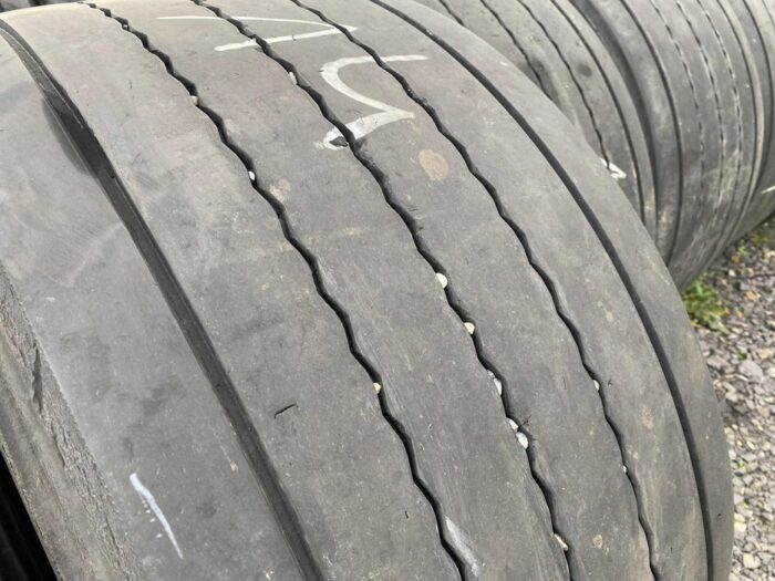 Opona używana do ciężarówki 435/50R19.5 CONTINENTAL CONTI HYBRID HT3 / 8-9mm
