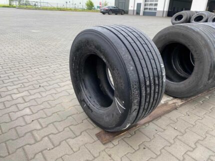 Opona używana do ciężarówki 435/50R19.5 BOTO BT215 / 11-12mm