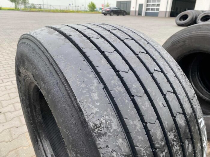 Opona używana do ciężarówki 435/50R19.5 BOTO BT215 / 11-12mm