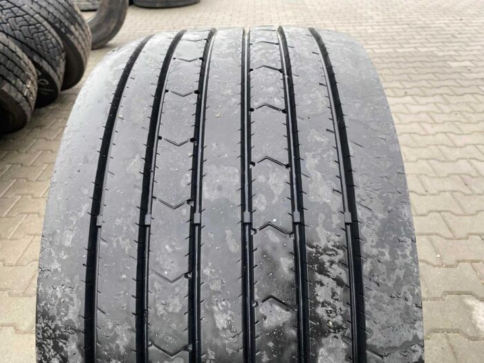 Opona używana do ciężarówki 435/50R19.5 BOTO BT215 / 11-12mm
