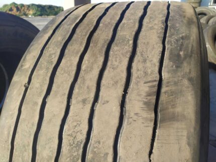 Opona używana do ciężarówki 435/50R19.5 BERLINER B818 / 7mm